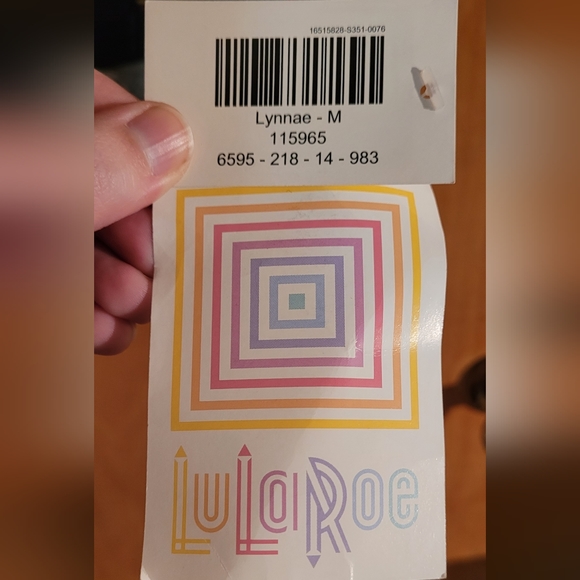 Medium long sleeve LuLaroe Lynne - Picture 2 of 4